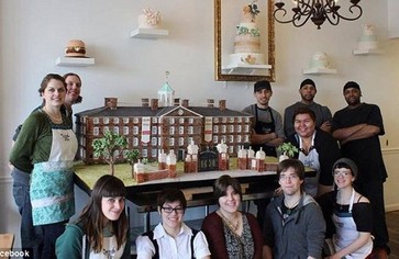 Невероятный торт в виде университета