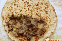 Шаг 2: Намазываем блины фаршем