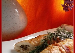 Рецепт: Куриные рулетики с брынзой