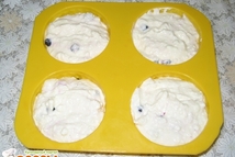 Шаг 6: Смажьте форму сливочным маслом. Разложите …