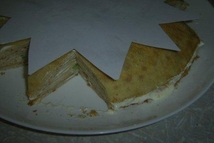 Шаг 4: Берем самый большой трафарет, кладем …