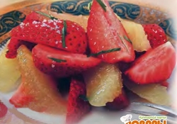 Рецепт: Салат из клубники с лимоном