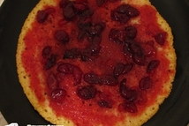 Шаг 10: Приготовления торта: Берем белый корж …