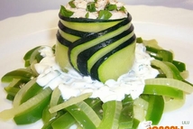 Шаг 5: На тарелку выложить тушеные перцы …