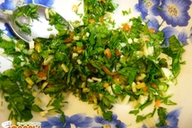 Шаг 1: Приготовить начинку: чеснок, горький перец, …