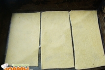 Шаг 1: Сначала готовим тесто для лазаньи. …