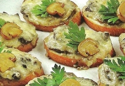 Хрустящие тосты с грибами