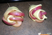 Шаг 2: Тесто раскатываем, делим на 3 …