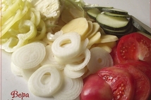 Шаг 1: Почистить овощи и нарезать крупными …