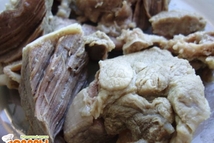 Шаг 5: Отвариваем картофель. Мясо делим на …