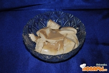 Шаг 5: Смешиваем взбитые сливки с сахаром, …