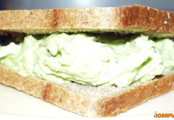 Бутерброд с авокадо и курицей