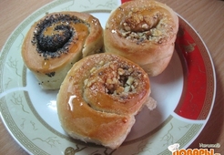 Плюшки с орехами и маком