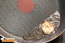 Шаг 2: В малом количестве масла обжарить …