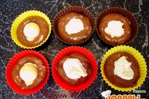 Шаг 7: Выкладываем тесто в формочки на …