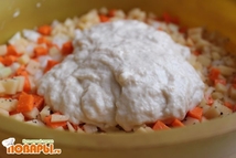 Шаг 3: Распределяю сверху оставшееся тесто (я …