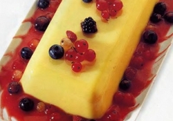 Рецепт: Молочный крем с ягодами 