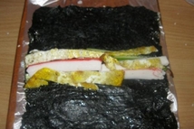 Шаг 6: Аккуратно перевернуть (чтобы нори оказались …