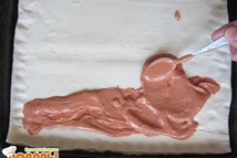 Шаг 5: Берем слоенное тесто, выкладываем его …