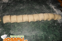 Шаг 7: Нарезать на кусочки рулет (2 …