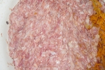 Шаг 2: Мясо вымыть обсушить нарезать небольшими …