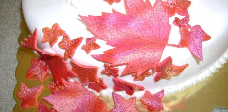 Шаг №3 МК Окрашивание мастичных изделий кандурином от Annula