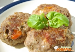 Рецепт: Котлеты с помидорами и сыром