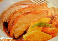 Рецепт: Сочная индейка с ягодной начинкой