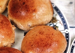 Рецепт: Булочки с изюмом