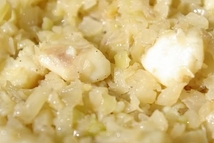 Шаг 3: Начинка Капусту мелко нарезать, обжарить …