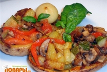 Шаг 6: С запеченного перца снять шкурку, …