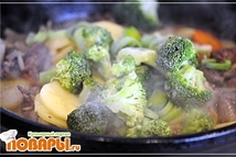 Шаг 7: Брокколи делим на кустики и …