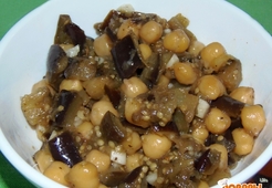 Салат из нута и баклажанов