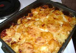 Рецепт: Мясо запеченое с картошкой