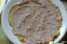 Шаг 3: Теперь собираем торт, укладывая блинчики …