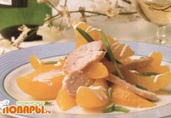 Салат из курицы с персиками