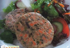 Запеченные котлетки из лосося с овощами