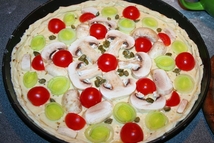 Шаг 2: Затем слегка взбиваем 2 яйца …