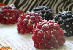 Пирожное "Ягодки в снегу"