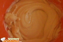 Шаг 2: Массу аккуратно выложить в миску …