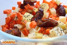 Шаг 3: Готовим заправку: лимон+мед+сушеная мята. Перемешиваем …