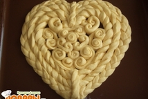 Шаг 1: Дрожжи развести с сахаром в …