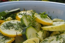 Шаг 3: Приготовить маринад: в кипящую воду …