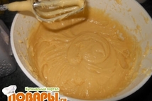 Шаг 3: К взбитой массе добавить яйца …