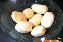 Шаг 1: Картофель чистим.