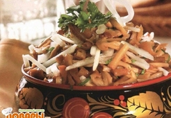 Салат с маринованными грибами