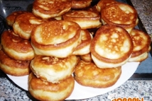 Шаг 1: Для начала нужно напечь оладушек. …