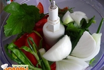 Шаг 1: Все продукты положить в комбайн …