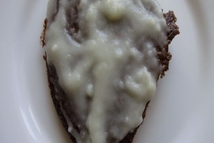 Шаг 6: Корж делим на 3 «уголка», …