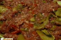 Шаг 2: В фарш добавить обжаренные овощи …